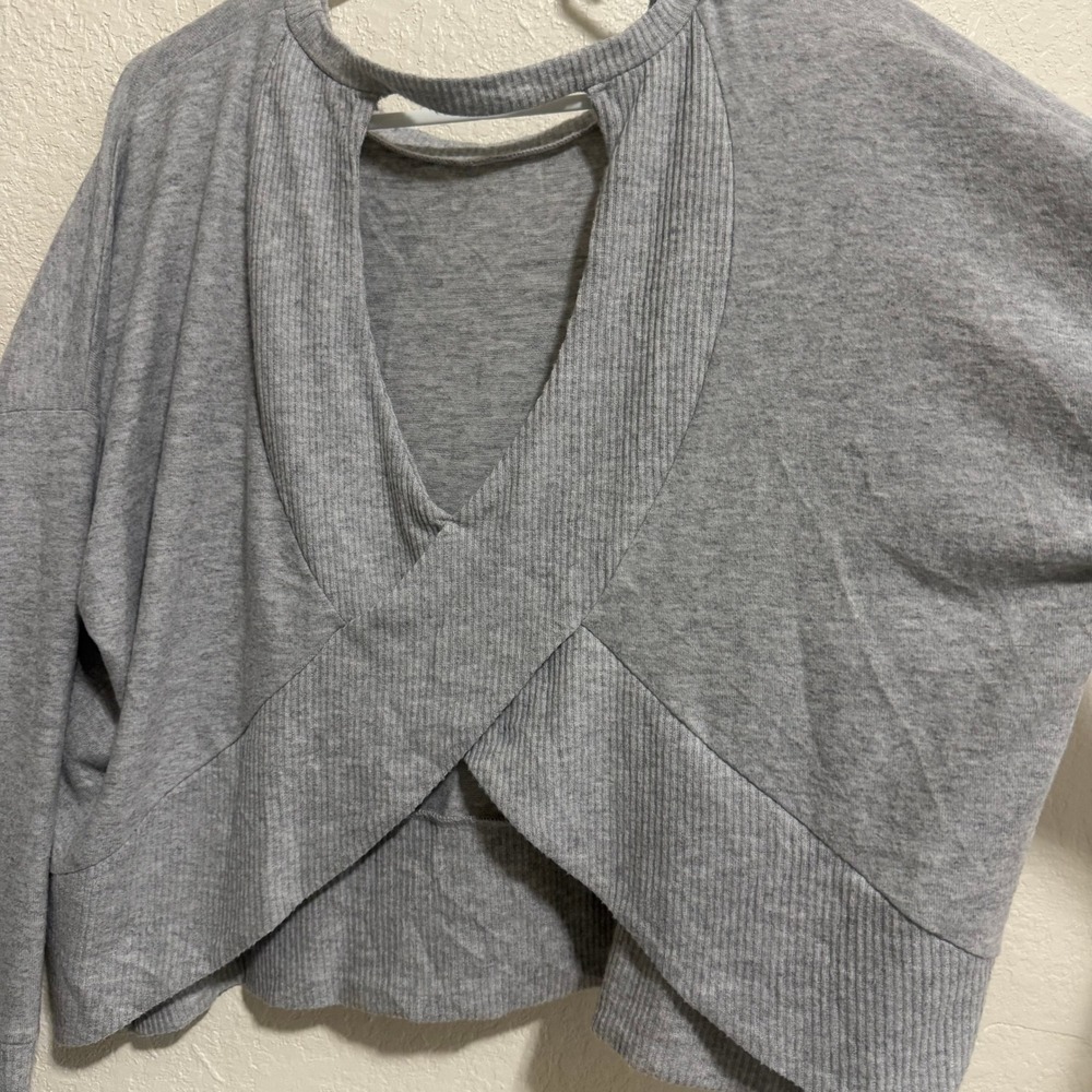 Lucky Brand Grey Ribbed Cutout Back Cropped Pullover Sweater Women's Medium - Picture 3 of 10